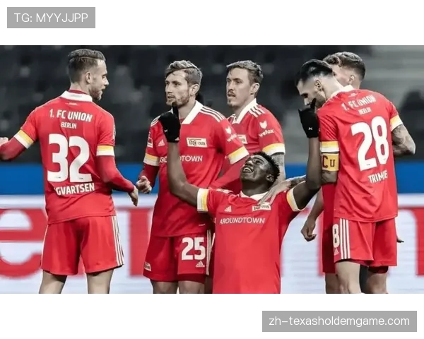 拜仁边路施压战术冲击柏林联合三中卫体系